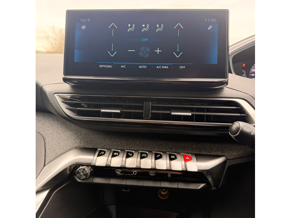 2022 Peugeot 3008 - image 17