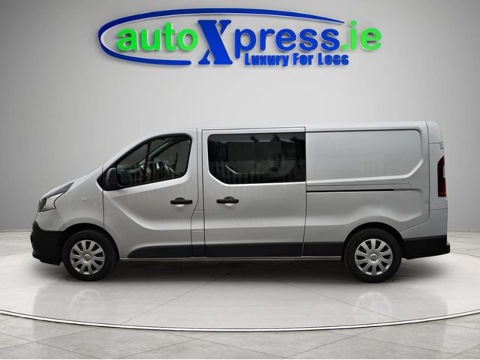 2021 Renault Trafic - image 15