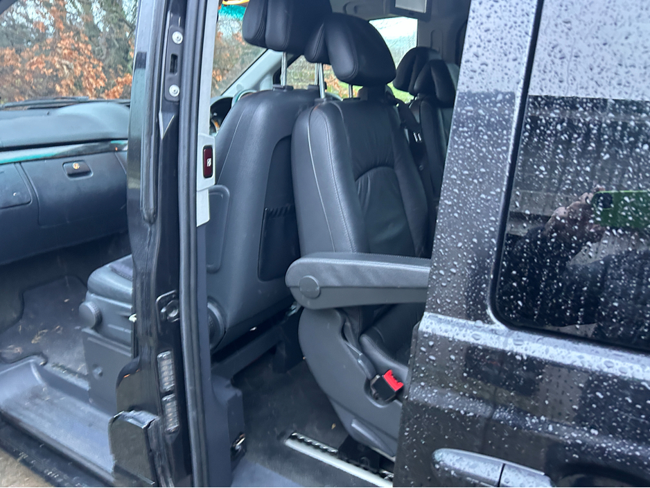 2008 Mercedes-Benz Viano AUTO//ELECTRIC WHEEL CHAIR RAMP//6 CAPTAINS UNMARKED LEATHER SEATS//DVD//ELECTRIC DOOR CLOSING///BRAND NEW NCT 2/2027///TINY MLS///UNIQUE OPPORTUNITY €15,950