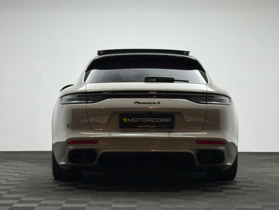 2023 Porsche Panamera - image 6