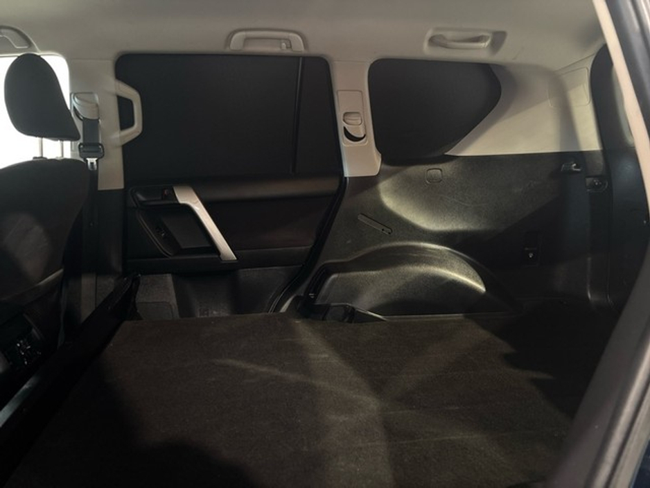 2021 Toyota Landcruiser - image 7