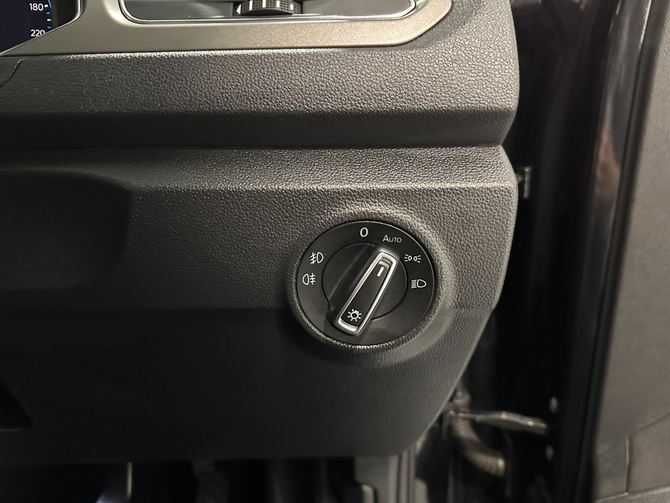 2020 Volkswagen T-Roc - image 23