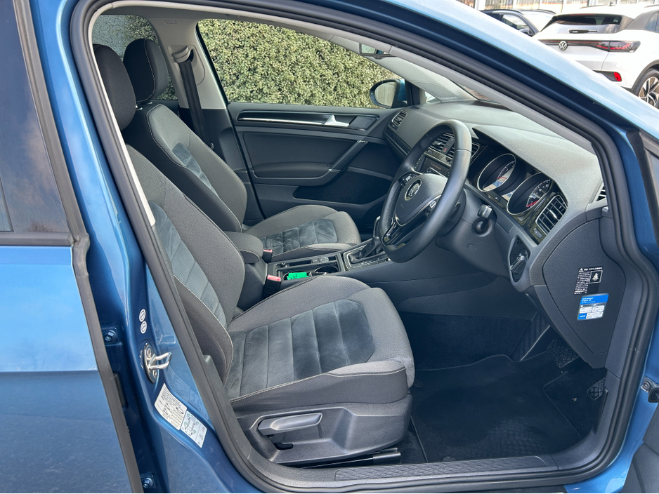 2015 Volkswagen Golf - image 4