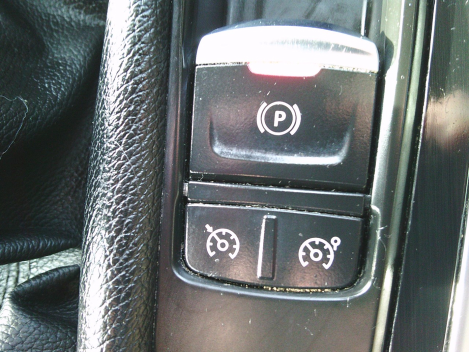 2017 Renault Scenic - image 23