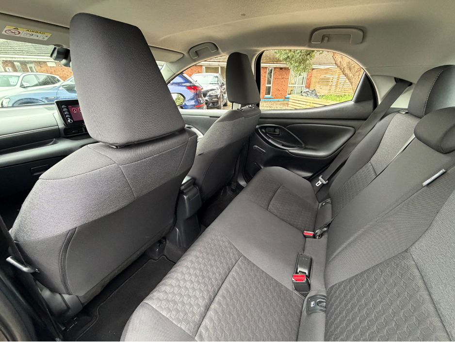 2023 Toyota Yaris - image 24