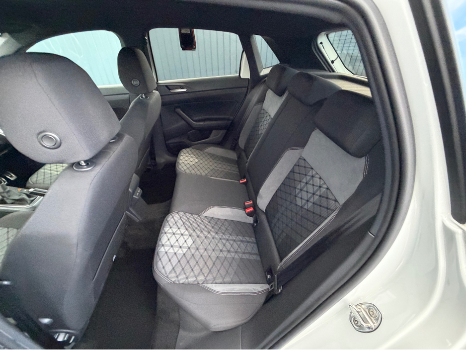 2022 Volkswagen Polo - image 33