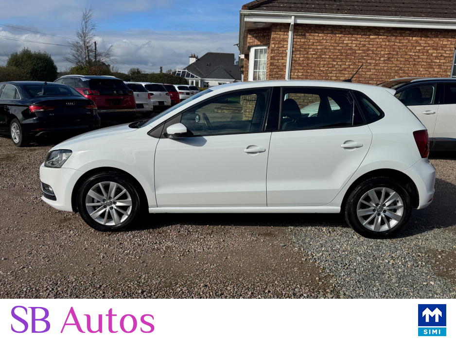 2015 Volkswagen Polo - image 3