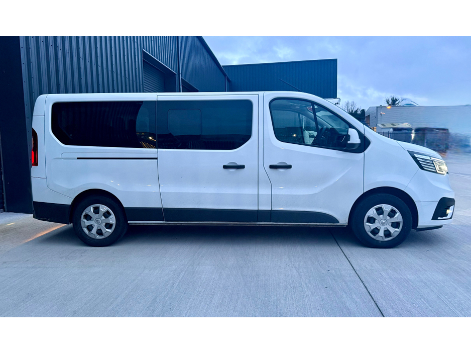 2024 Renault Trafic - image 5