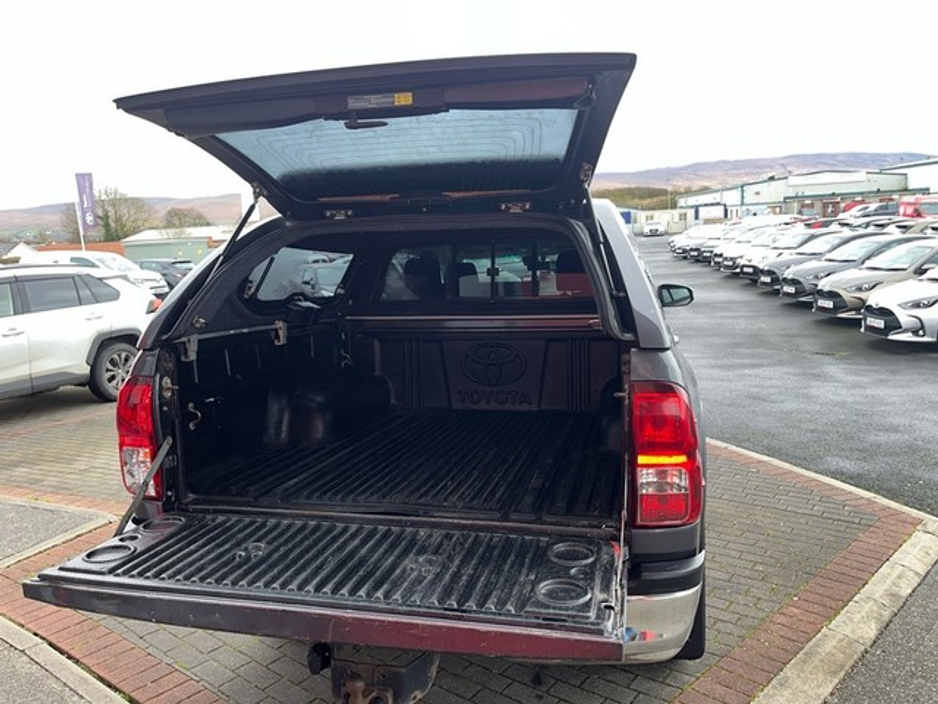 2020 Toyota Hilux - image 10