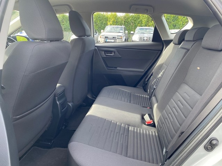 2017 Toyota Auris - image 7