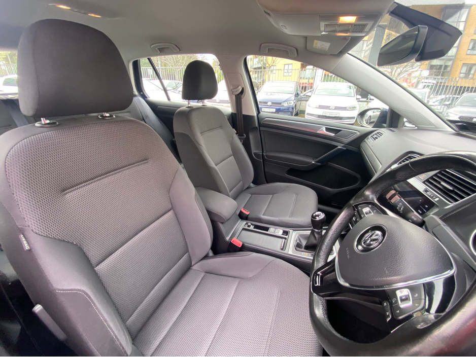 2017 Volkswagen Golf - image 12