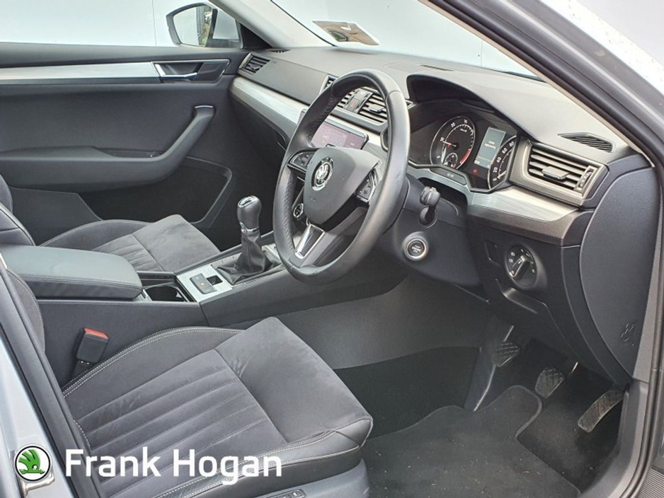 2020 Skoda Superb - image 7