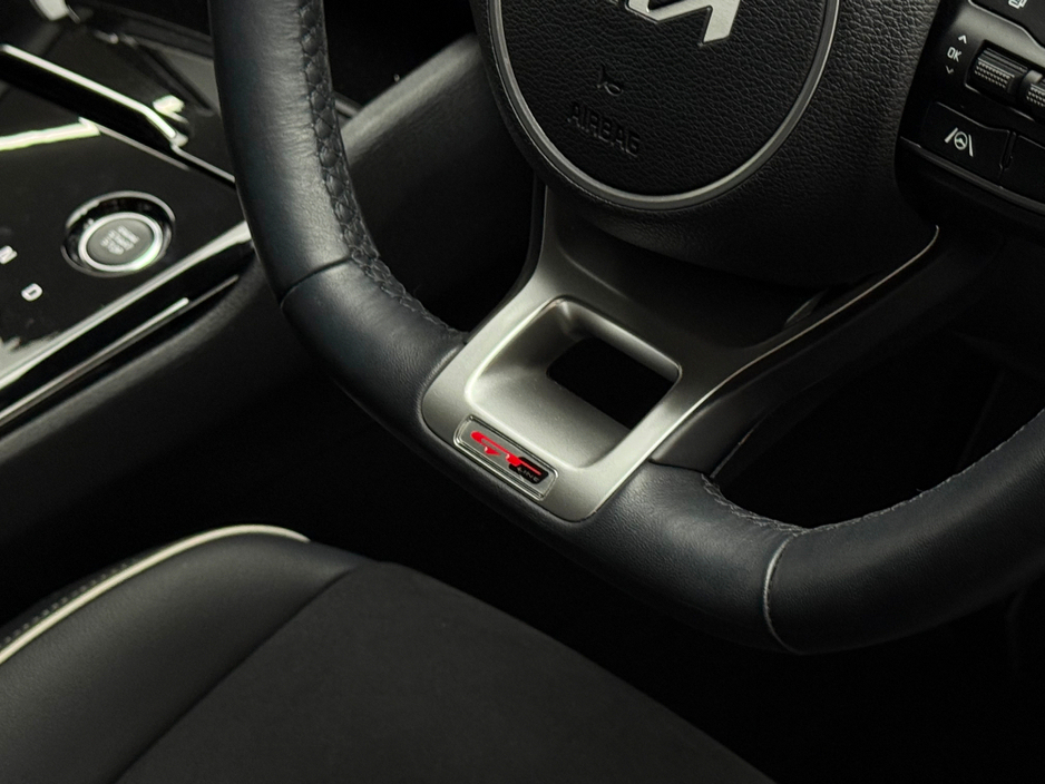 2025 Kia Sportage - image 18