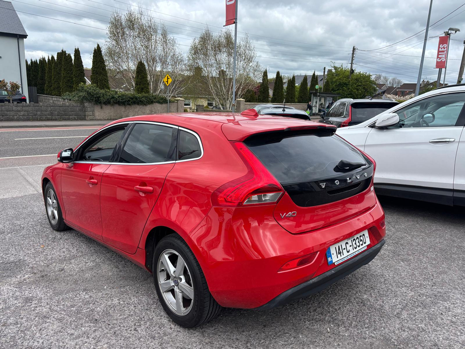 2014 Volvo V40 - image 8