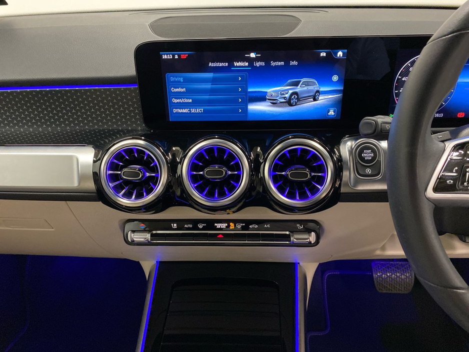 2025 Mercedes-Benz GLB - image 11