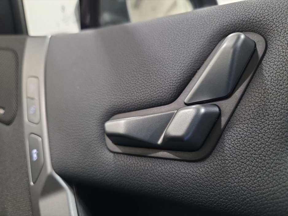 2025 BMW iX - image 28