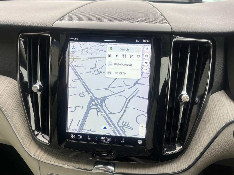 2023 Volvo XC60 T6 PHEV PLUS DARK AWD 2.0 PETROL //PANORAMIC GLASS ROOF//FULL LEATHER HEATED SEATS//ADAPTIVE CRUISE CONTROL//