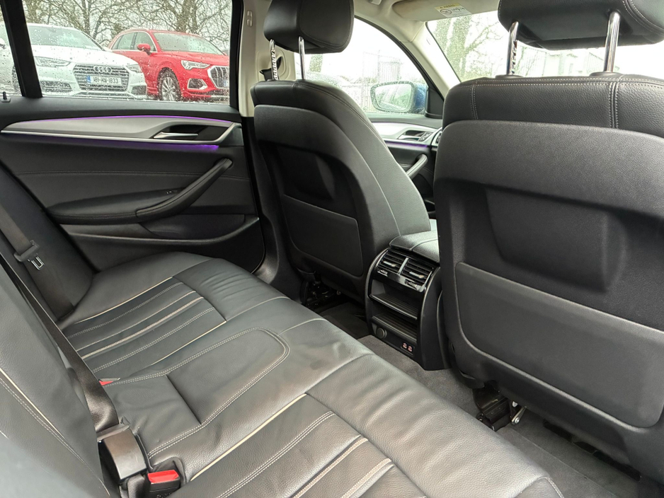 2021 BMW 5 Series - image 6