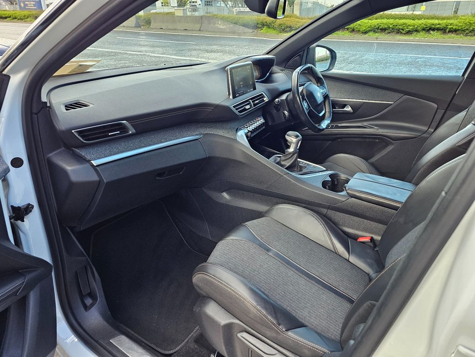 2018 Peugeot 5008 - image 23