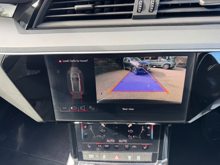 2022 Audi e-tron - image 12