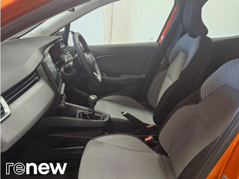 2025 Renault Clio - image 5