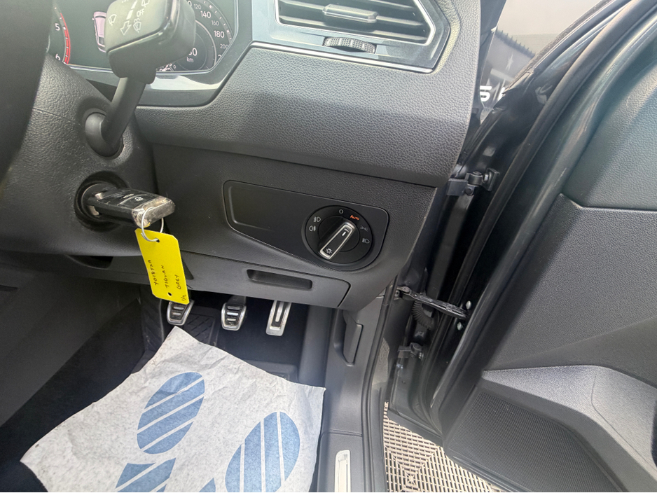 2018 Volkswagen Tiguan - image 24