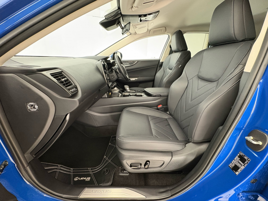2025 Lexus NX 450 h+ - image 2