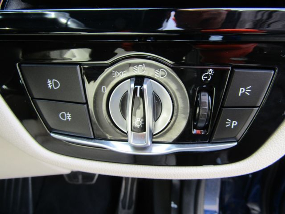 2018 BMW 5 Series - image 34