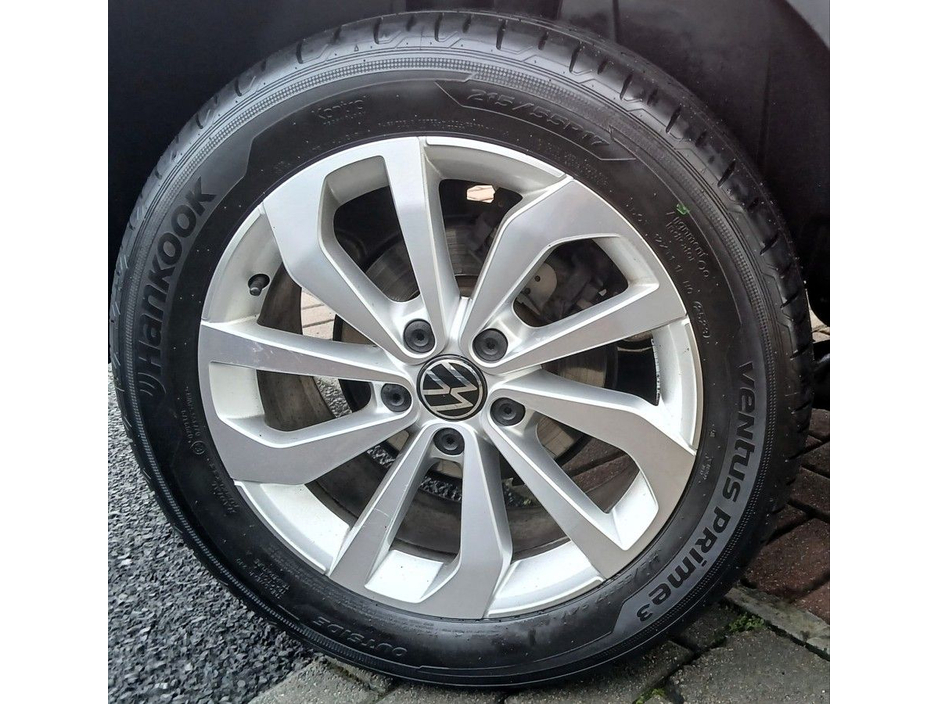 2024 Volkswagen T-Roc - image 8