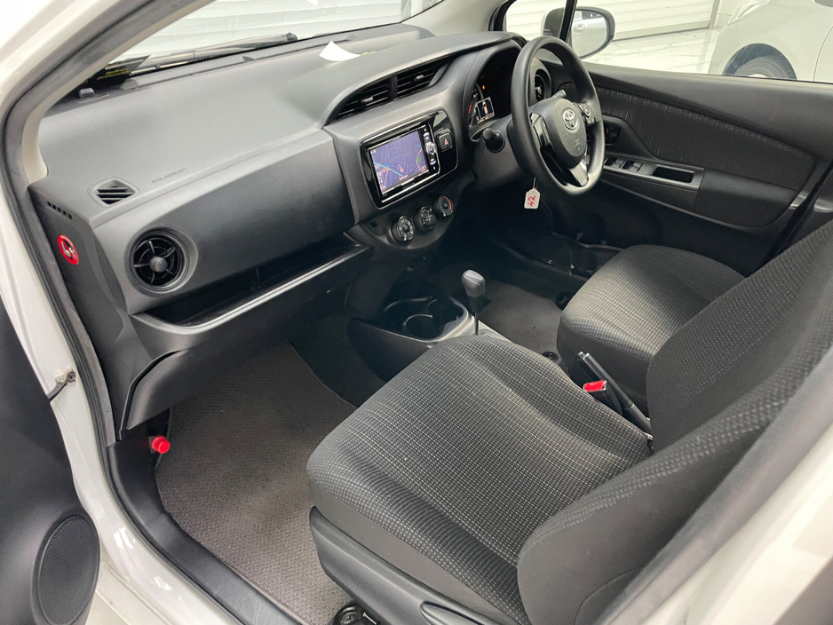 2017 Toyota Yaris - image 19