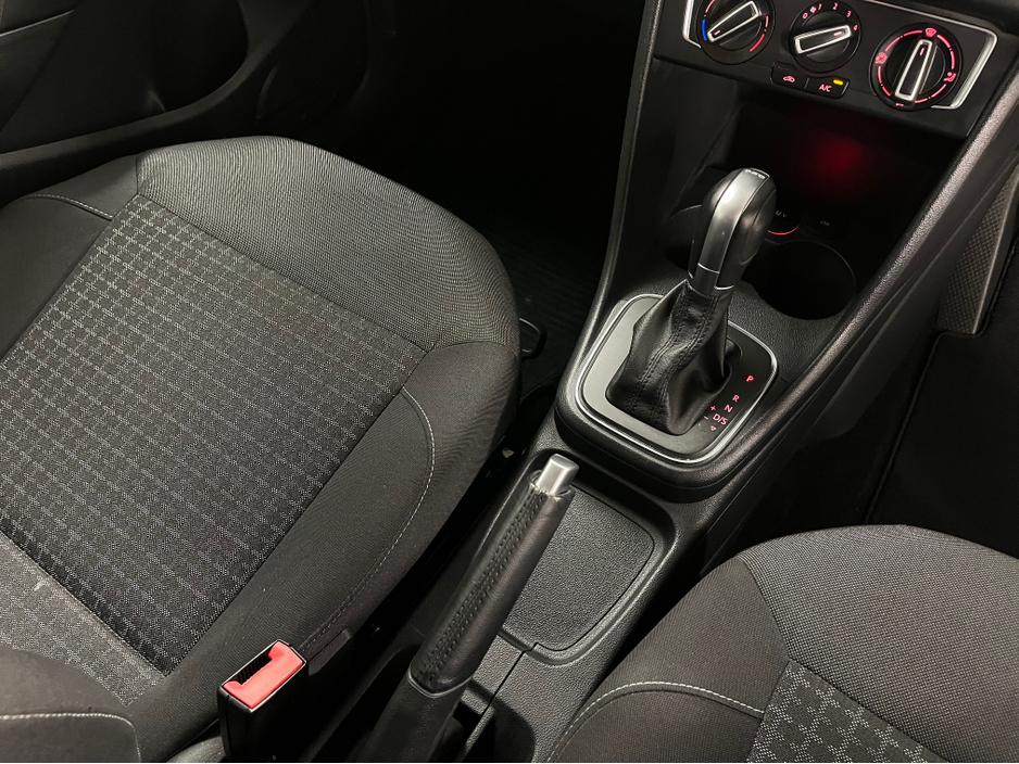 2014 Volkswagen Polo - image 37