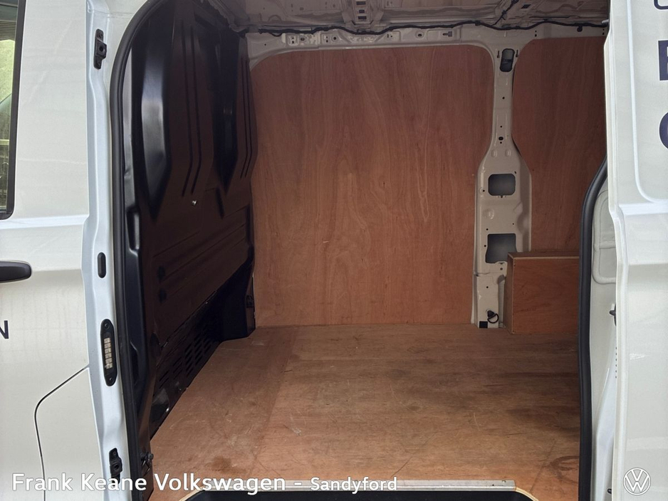 2025 Volkswagen Transporter - image 6