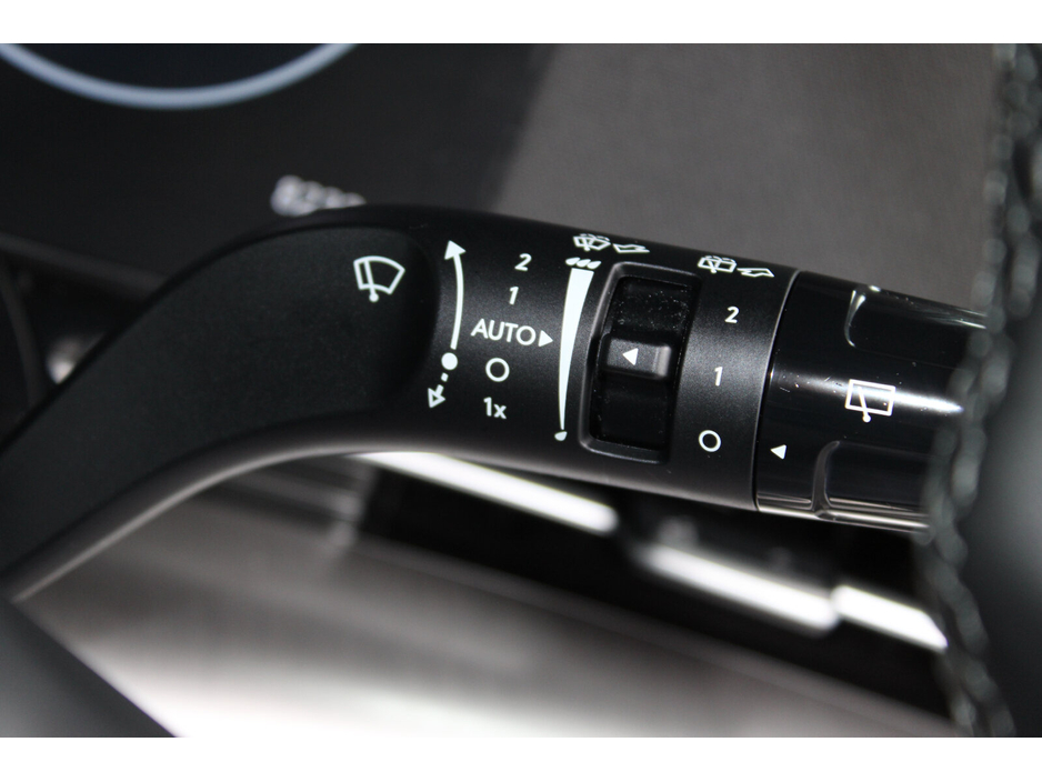 2023 Hyundai Kona - image 24