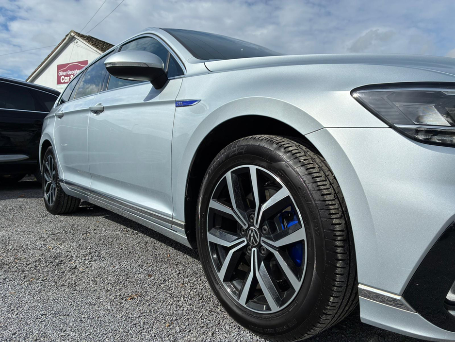 2022 Volkswagen Passat - image 11