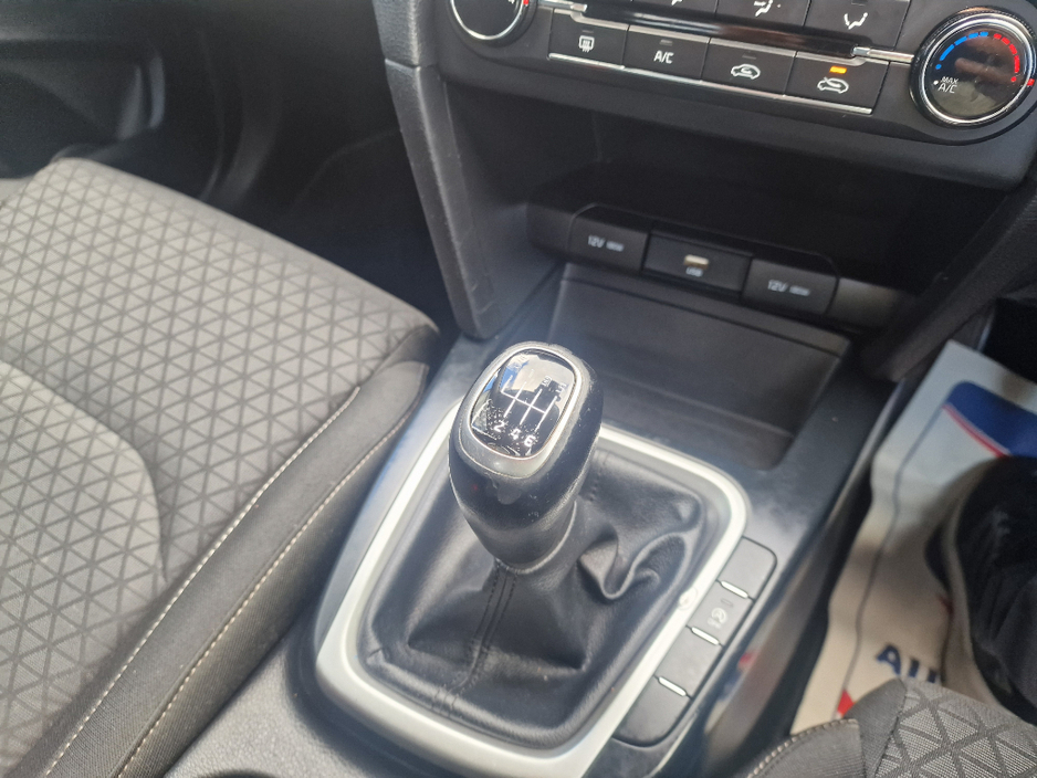 2020 Kia XCeed - image 9