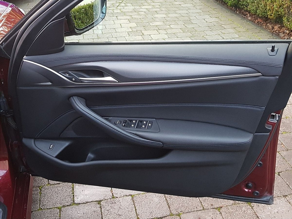 2022 BMW 5 Series - image 21