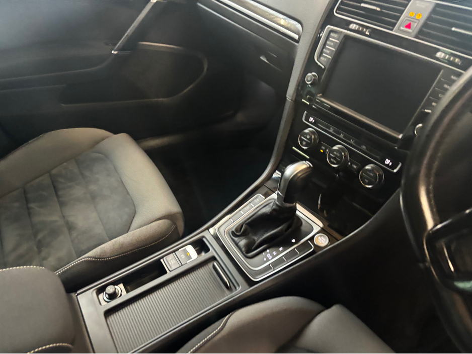2017 Volkswagen Golf - image 7