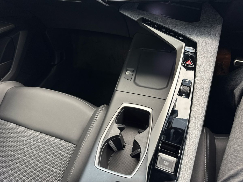 2026 Peugeot 5008 - image 21