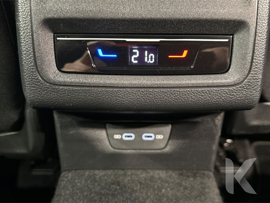 2023 Volkswagen Golf - image 20