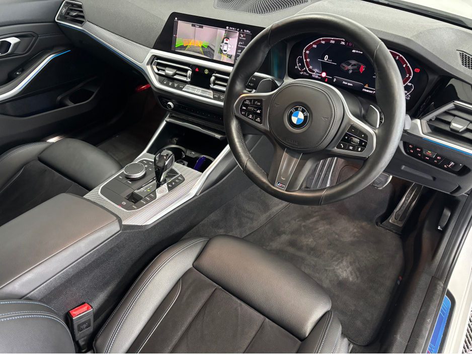 2020 BMW 3 Series - image 13