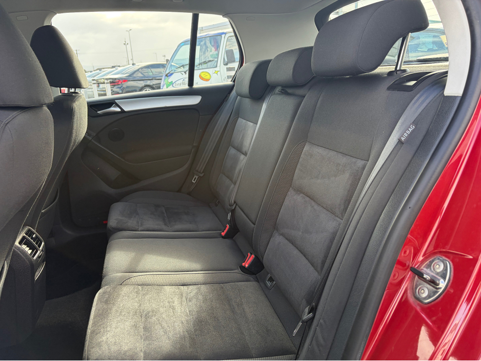 2012 Volkswagen Golf - image 9