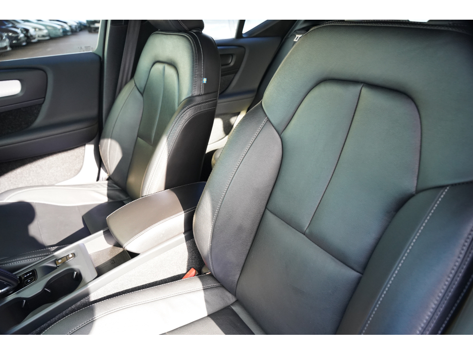 2021 Volvo XC40 - image 19