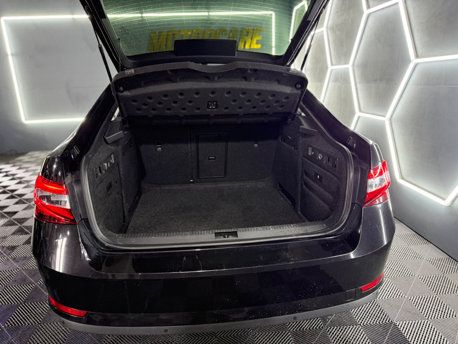 2016 Skoda Superb - image 13
