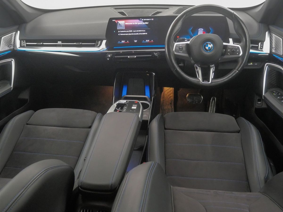 2023 BMW iX1 - image 4
