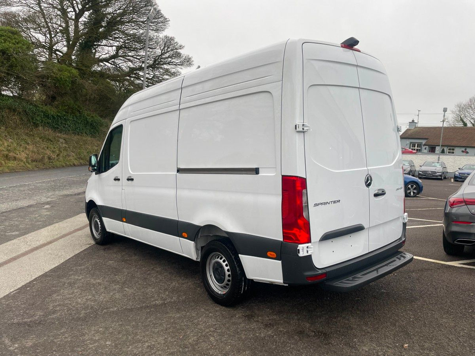 2026 Mercedes-Benz Sprinter 315 MWB High Roof BASE