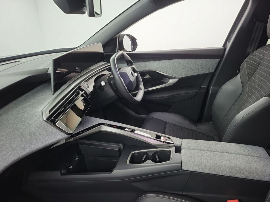 2024 Peugeot 3008 - image 4