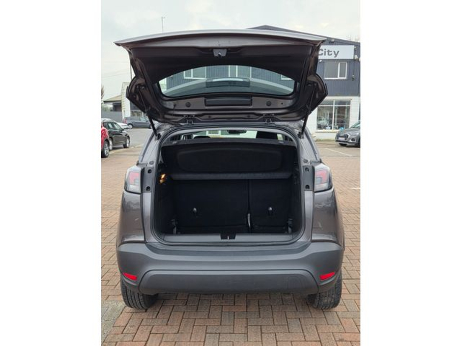 2022 Opel Crossland - image 6