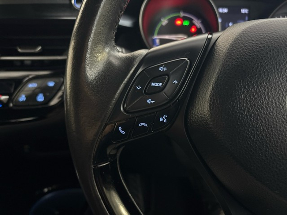 2020 Toyota C-HR - image 14