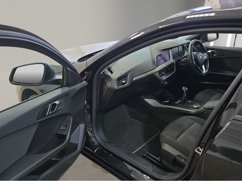 2020 BMW 1 Series - image 22