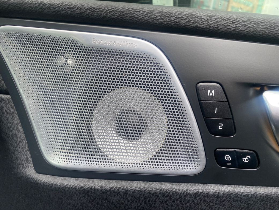 2025 Volvo XC60 - image 15